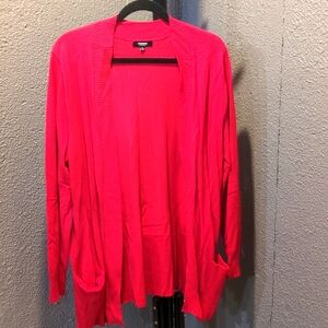 Fushia open front sweater with pockets